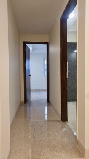 Room in 3 BHK Builder Floor at Delhi Cantonment – for Rent