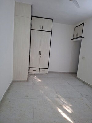 Room in 3 BHK Builder Floor at Delhi Cantonment – for Rent