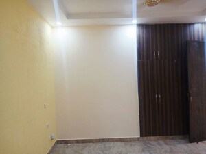 Room in 3 BHK Apartment at MI Rustle Court, Gomti Nagar – for Rent