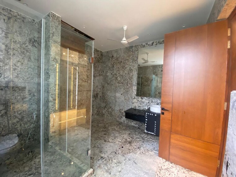 Living Room, green park 3 Bedroom 200 Sq.Yd. Builder Floor In Green Park Delhi 10323211