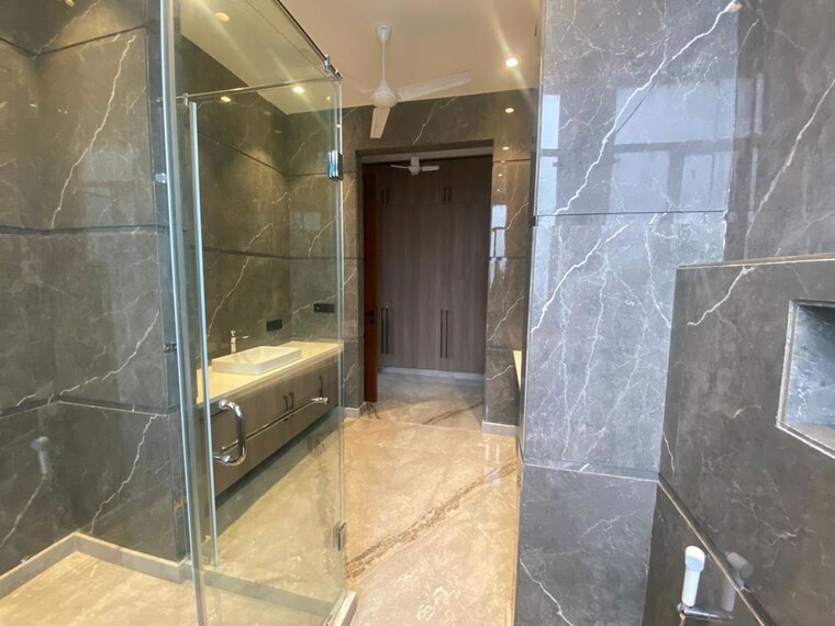 Bathroom, green park 3 Bedroom 200 Sq.Yd. Builder Floor In Green Park Delhi 10323211