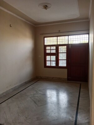 3 BHK Builder Floor For Rent in Sector 13