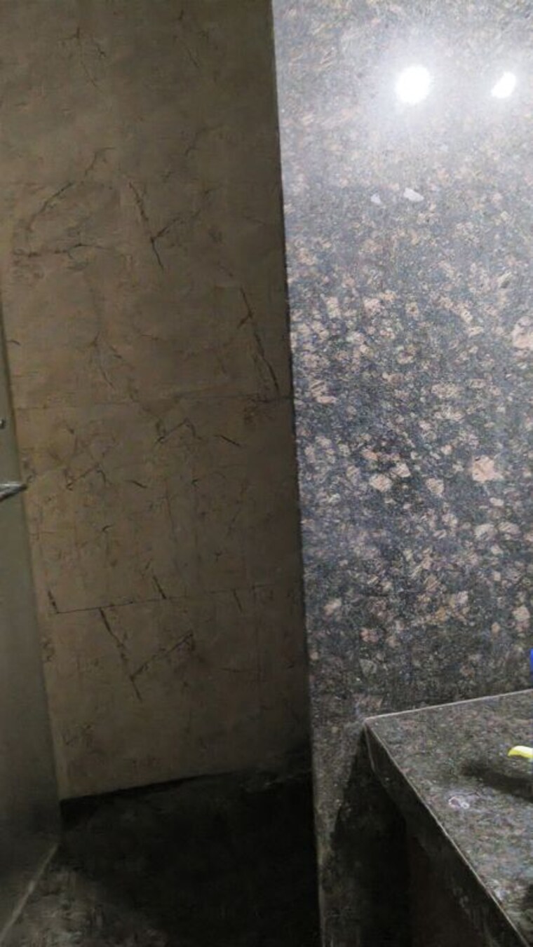 Bathroom, kumar-peninsula 3 Bedroom 1500 Sq.Ft. Apartment In Baner Pune 10323213