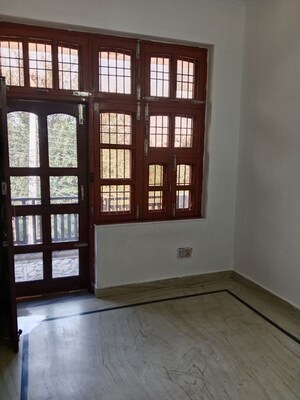 Room in 3 BHK Builder Floor at Sector 18 – for Rent