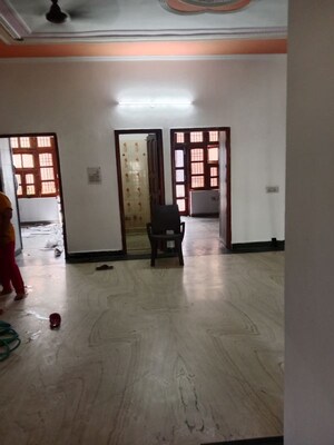 Room in 3 BHK Builder Floor at Sector 18 – for Rent