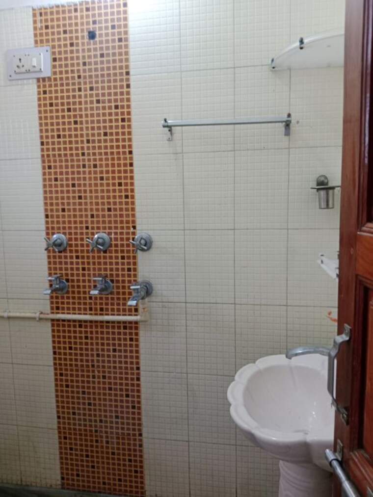 Bathroom, sector 18 3 Bedroom 1807 Sq.Ft. Builder Floor In Sector 18 Panipat 10323223