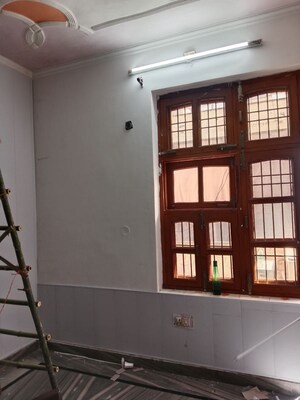 Room in 3 BHK Builder Floor at Sector 18 – for Rent