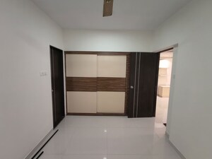 Room in 3 BHK Apartment at Borivali West – for Rent