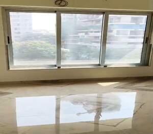 Room in 4 BHK Apartment at Matunga East – for Sale