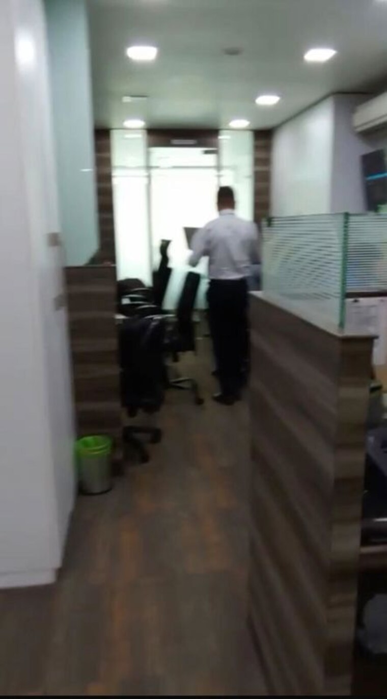  Parking, kurla west Commercial Office Space 2051 Sq.Ft. In Kurla West Mumbai 10134918