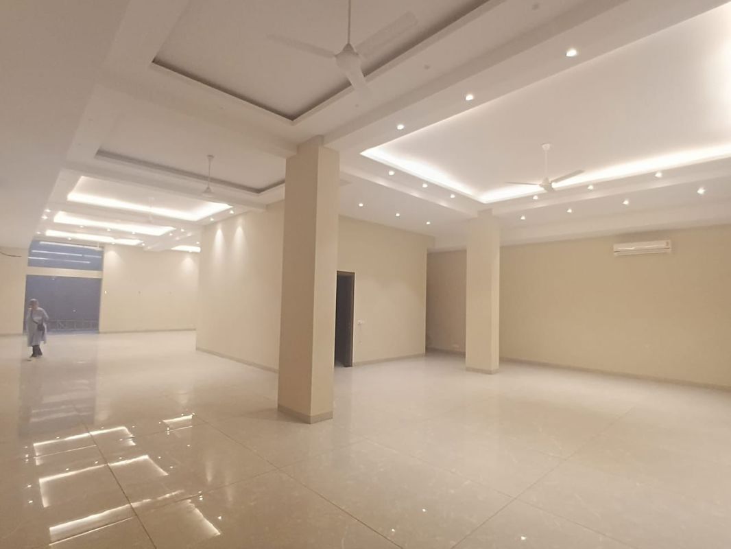 3 BHK + Pooja Room,Servant Room Apartment For Sale in DLF The Crest