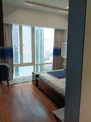 Room in 3 BHK Apartment at Indiabulls Blu, Worli – for Rent