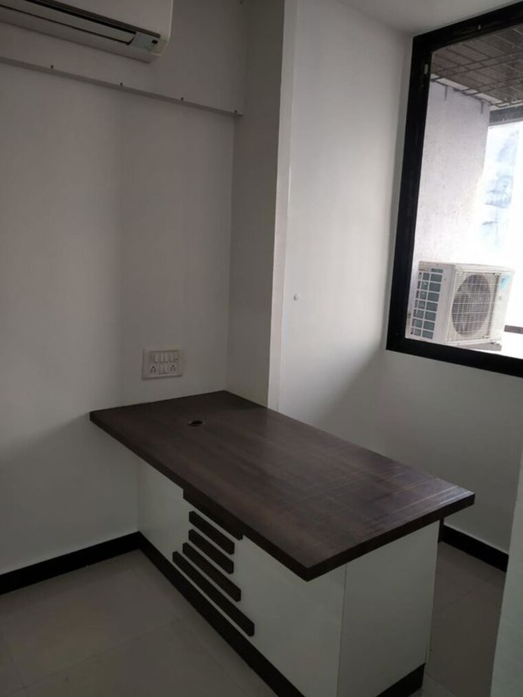 Team Area, real-tech-park Commercial Office Space 730 Sq.Ft. In Vashi Sector 30a Navi Mumbai 10323389