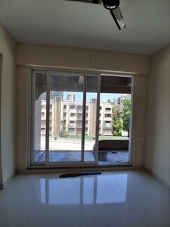 2 BHK Apartment For Rent in Kumar Parasmani