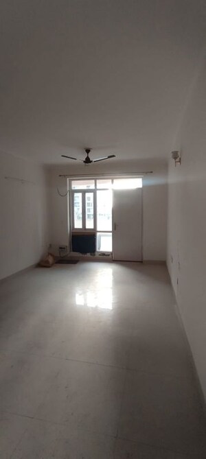 Room in 3 BHK Apartment at Pareena The Elite Residences, Sector 99 – for Rent