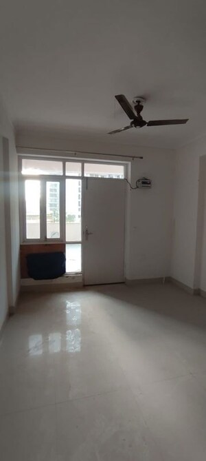 Room in 3 BHK Apartment at Pareena The Elite Residences, Sector 99 – for Rent