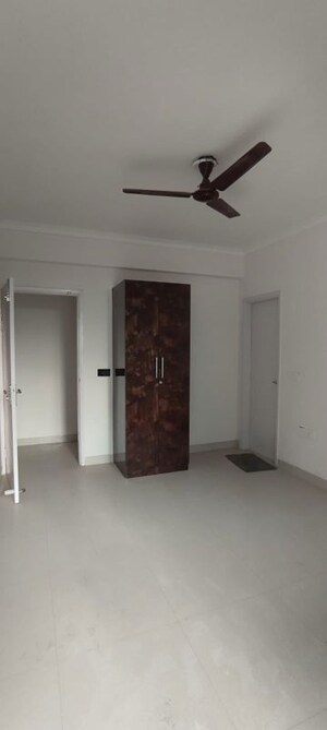 Room in 3 BHK Apartment at Pareena The Elite Residences, Sector 99 – for Rent