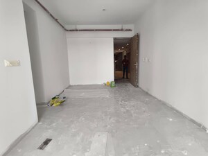 Room in 2.5 BHK Apartment at Savvy Merushikhar, Andheri East – for Rent