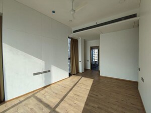 Room in 3 BHK Apartment at Raheja Imperia, Worli – for Rent