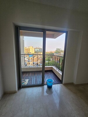 Room in 2.5 BHK Apartment at Lodha Bellagio, Powai – for Rent