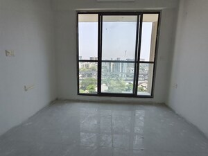 2 BHK Apartment For Rent in Shapoorji Pallonji Astron, Kandivali East