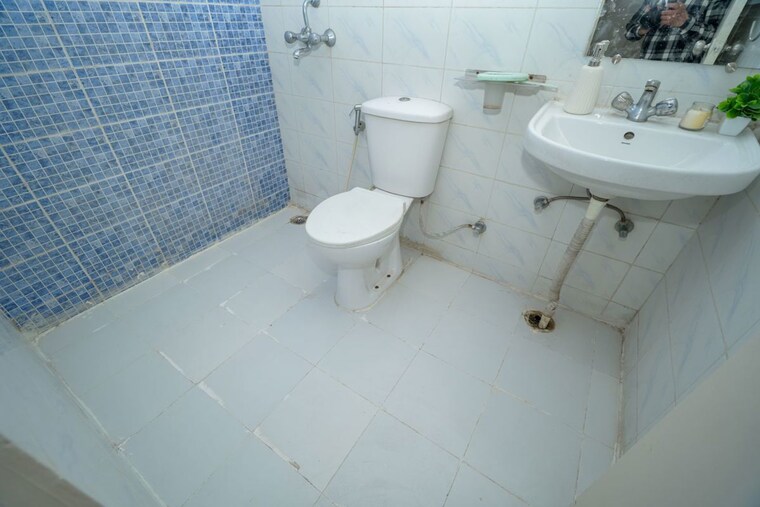 Bathroom, migsun-vilaasa 4 Bedroom 1925 Sq.Ft. Apartment In Eta Ii Greater Noida Greater Noida 10323431