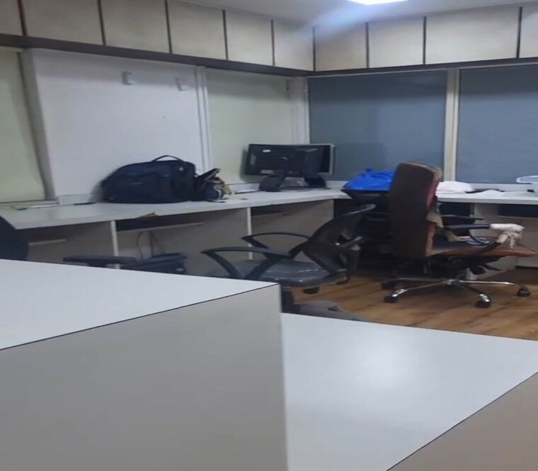 Team Area, dadar east Commercial Office Space 550 Sq.Ft. In Dadar East Mumbai 10323455