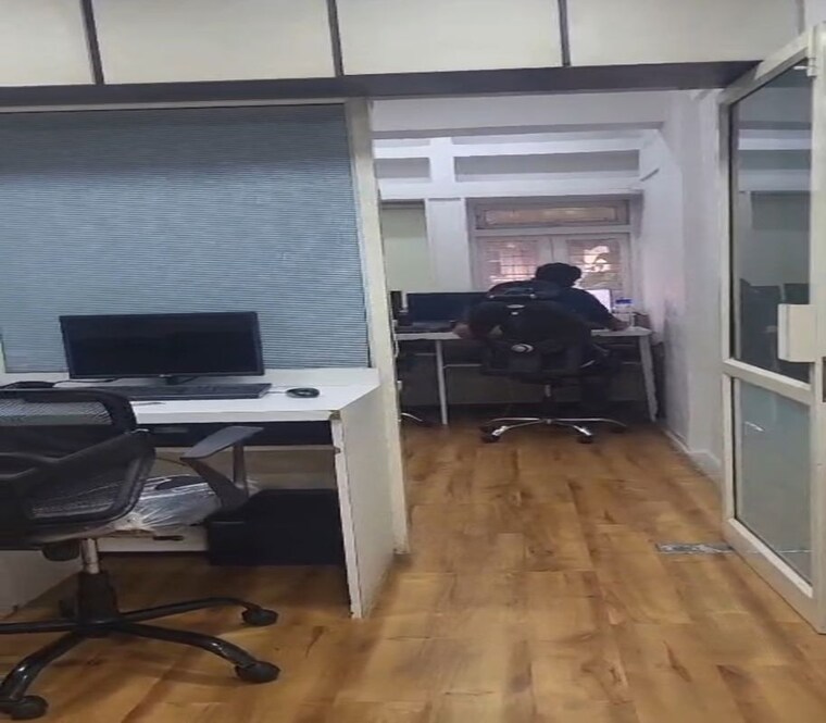 Team Area, dadar east Commercial Office Space 550 Sq.Ft. In Dadar East Mumbai 10323455