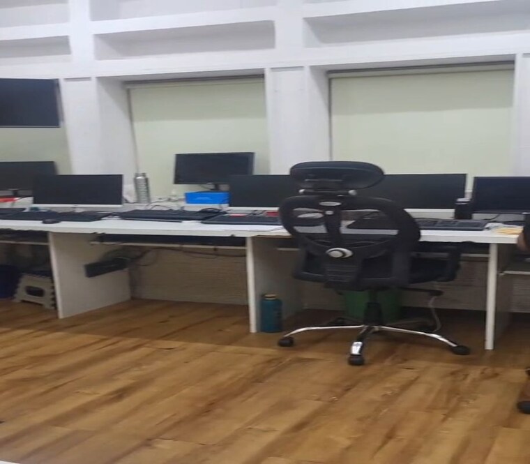 Team Area, dadar east Commercial Office Space 550 Sq.Ft. In Dadar East Mumbai 10323455