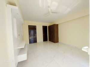 Room in 3 BHK Builder Floor at Green Wood City, Sector 45 – for Rent