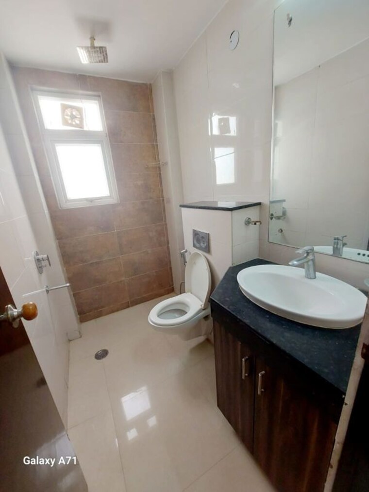 Bathroom, green-wood-city 3 Bedroom 1700 Sq.Ft. Builder Floor In Sector 45 Gurgaon 10323462