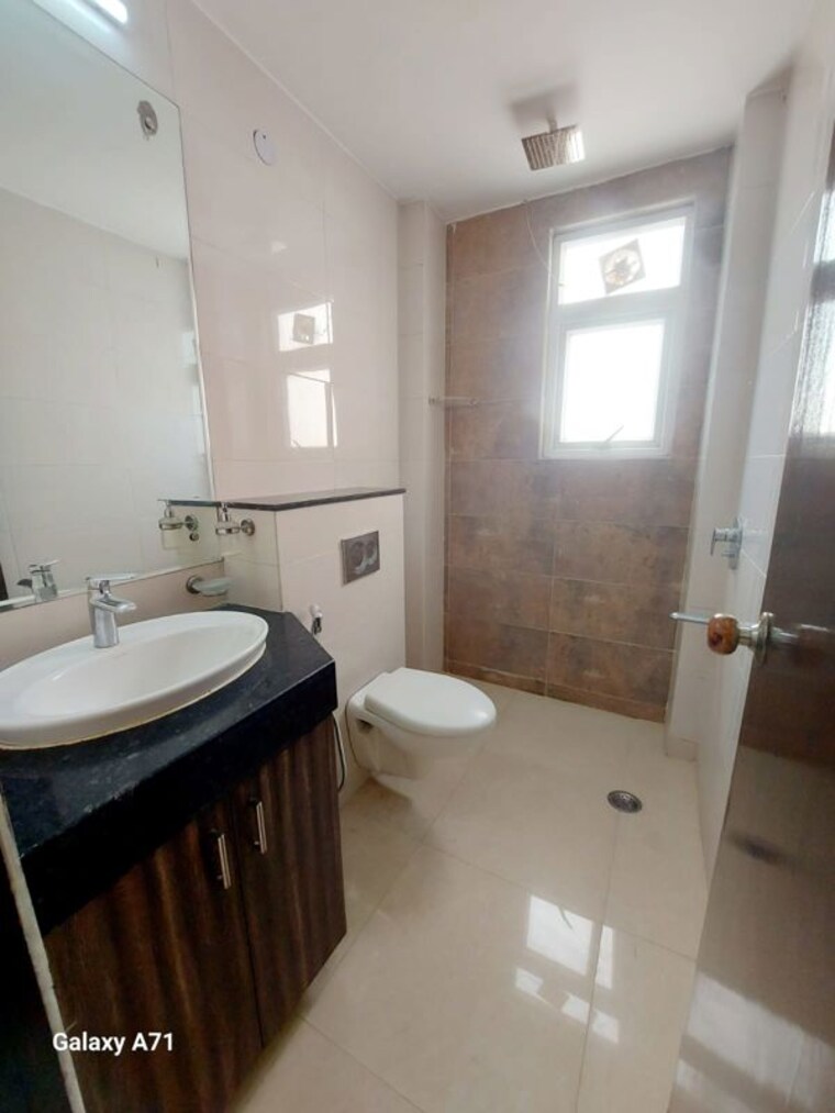 Bathroom, green-wood-city 3 Bedroom 1700 Sq.Ft. Builder Floor In Sector 45 Gurgaon 10323462