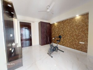 Furnished Amenities in 3 BHK Builder Floor at Green Wood City, Sector 45 – for Rent