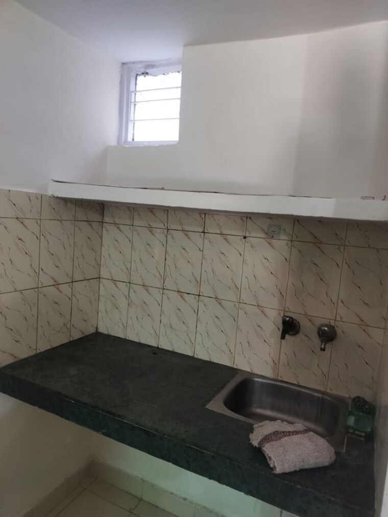 Kitchen, sector 28 1 RK 450 Sq.Ft. Villa In Sector 28 Noida 10323467