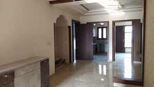 Room in 3 BHK Builder Floor at BPTP District Phase 2, Sector 84 – for Sale