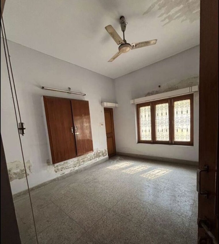 Room, gomti nagar 2 Bedroom 1500 Sq.Ft. Apartment In Gomti Nagar Lucknow 9825927