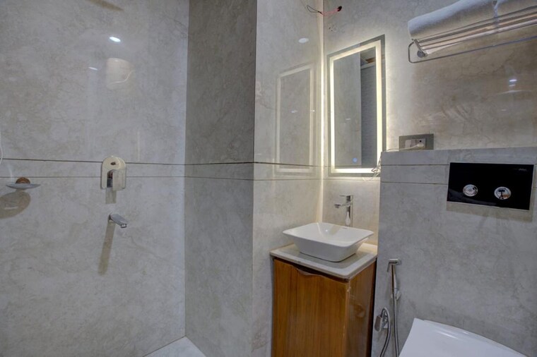 Bathroom, dlf-city-phase-iii 1 Bedroom 500 Sq.Ft. Builder Floor In Sector 24 Gurgaon 10323509
