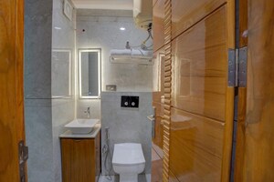 Bathroom in 1 BHK Builder Floor at DLF City Phase III, Sector 24 – for Rent