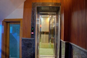 Building Lobby in 1 BHK Builder Floor at DLF City Phase III, Sector 24 – for Rent