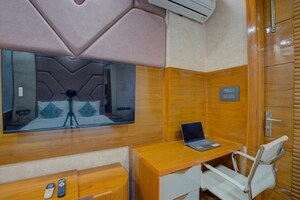 Team Area in 1 BHK Builder Floor at DLF City Phase III, Sector 24 – for Rent