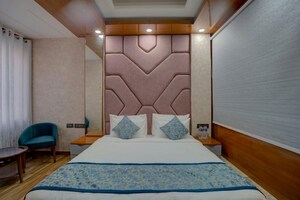 Furnished Amenities in 1 BHK Builder Floor at DLF City Phase III, Sector 24 – for Rent