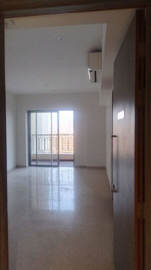 Room in 2 BHK Apartment at Lodha Bellagio, Powai – for Rent