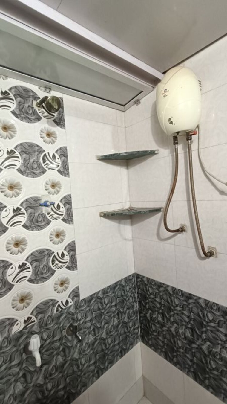 Bathroom, govandi west 1.5 Bedroom 380 Sq.Ft. Apartment In Govandi West Mumbai 10318664