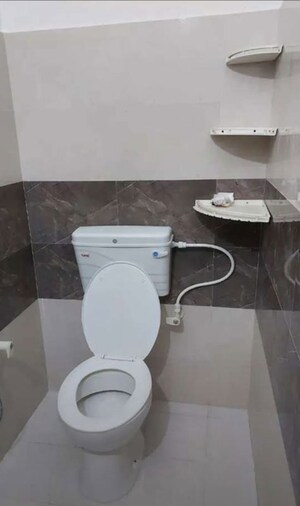 Attached Bathroom in 2 BHK Independent House at Gomti Nagar – for Rent