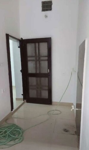 Room in 2 BHK Independent House at Gomti Nagar – for Rent