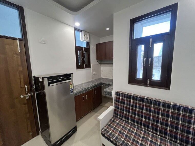 Living Room, dlf-city-phase-iv 1 Bedroom 750 Sq.Ft. Builder Floor In Dlf Phase iv Gurgaon 10323534