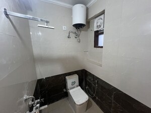 Attached Bathroom in 1 BHK Builder Floor at DLF City Phase IV, Dlf Phase iv – for Rent