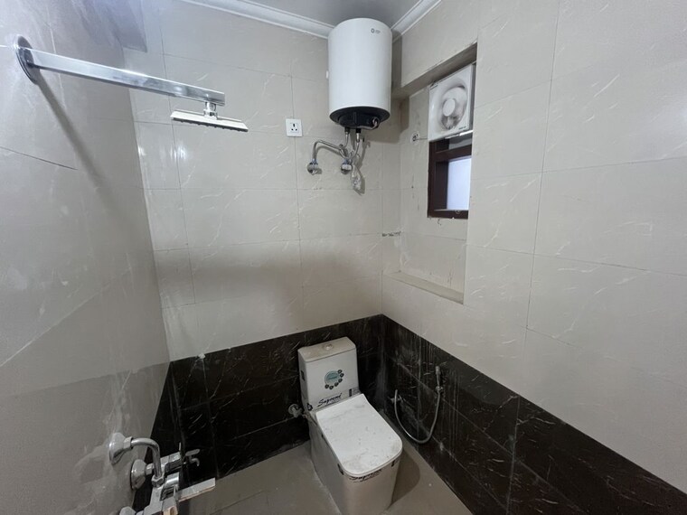 Attached Bathroom, dlf-city-phase-iv 1 Bedroom 750 Sq.Ft. Builder Floor In Dlf Phase iv Gurgaon 10323534