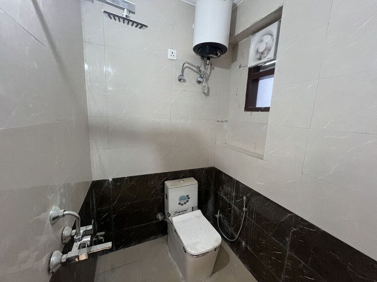 Attached Bathroom, dlf-city-phase-iv 1 Bedroom 750 Sq.Ft. Builder Floor In Dlf Phase iv Gurgaon 10323534