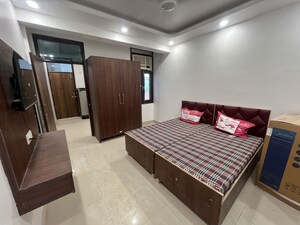 Bedroom in 1 BHK Builder Floor at DLF City Phase IV, Dlf Phase iv – for Rent